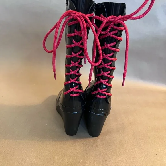 Hunter Women’s Verbier W23957 Red Lace Black Wedge US 7 UK 5 EU 38 Rain Boots