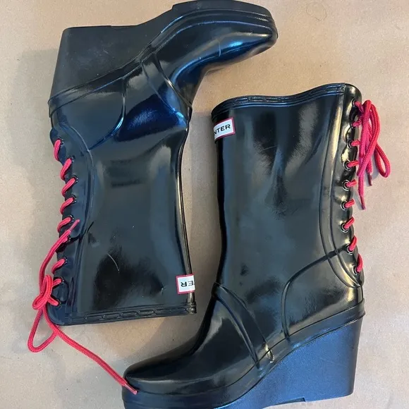 Hunter Women’s Verbier W23957 Red Lace Black Wedge US 7 UK 5 EU 38 Rain Boots