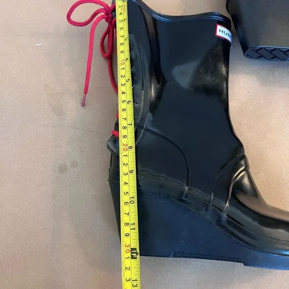 Hunter Women’s Verbier W23957 Red Lace Black Wedge US 7 UK 5 EU 38 Rain Boots