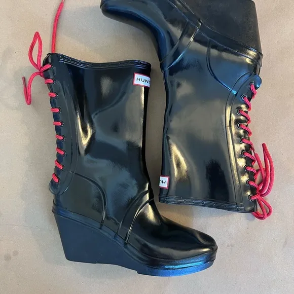 Hunter Women’s Verbier W23957 Red Lace Black Wedge US 7 UK 5 EU 38 Rain Boots