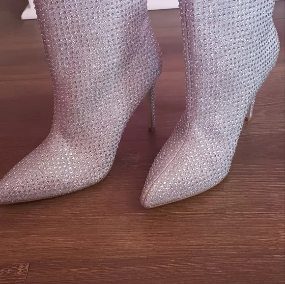 Jewel Badgley Mischka ladies silver &quot;Jude&quot; Boots Size 8