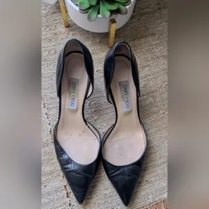 Jimmy Choo • Classic Pumps in Black