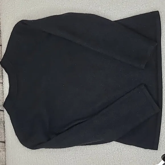 Jones New York Collection Long Sleeve V-Neck Cashmere Sweater in Black