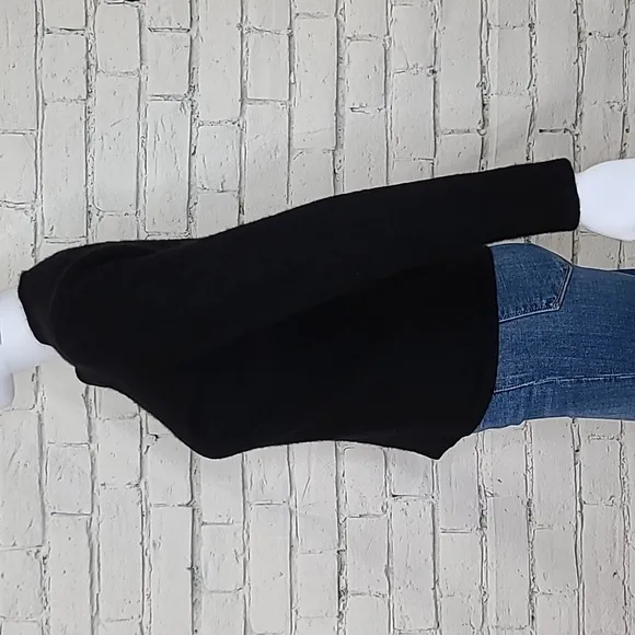 Jones New York Collection Long Sleeve V-Neck Cashmere Sweater in Black