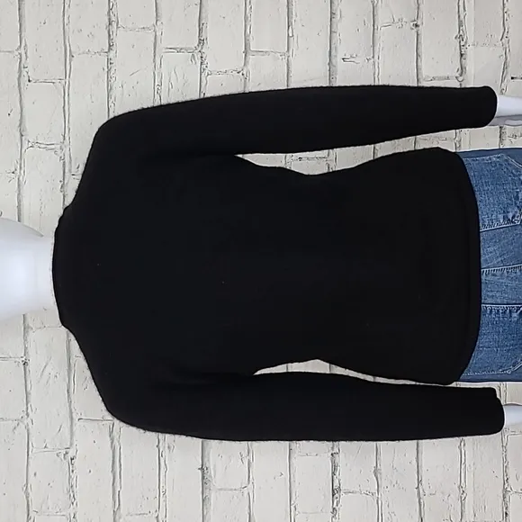 Jones New York Collection Long Sleeve V-Neck Cashmere Sweater in Black
