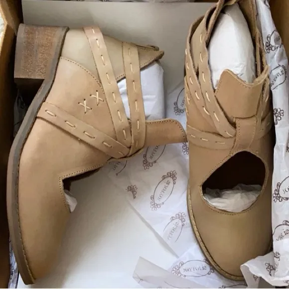 🥠Joyfolie Oriana Leather Ankle Booties in Bone Taupe, 9