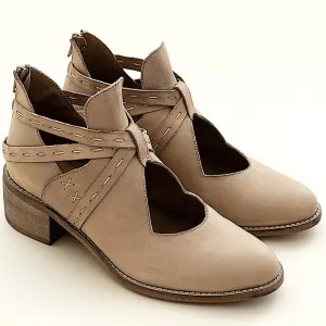 🥠Joyfolie Oriana Leather Ankle Booties in Bone Taupe, 9