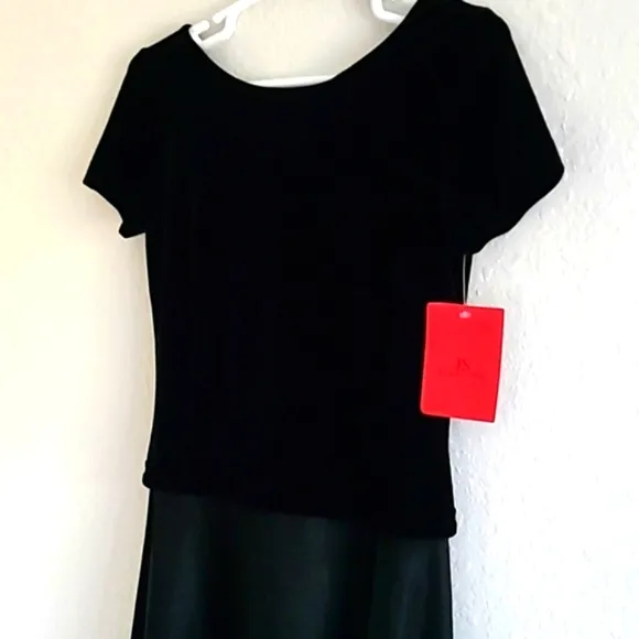JS Collections Maxi Dress. Size 12. Black Velvet Satin. Short Sleeve. NWT.