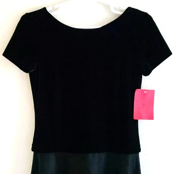 JS Collections Maxi Dress. Size 12. Black Velvet Satin. Short Sleeve. NWT.