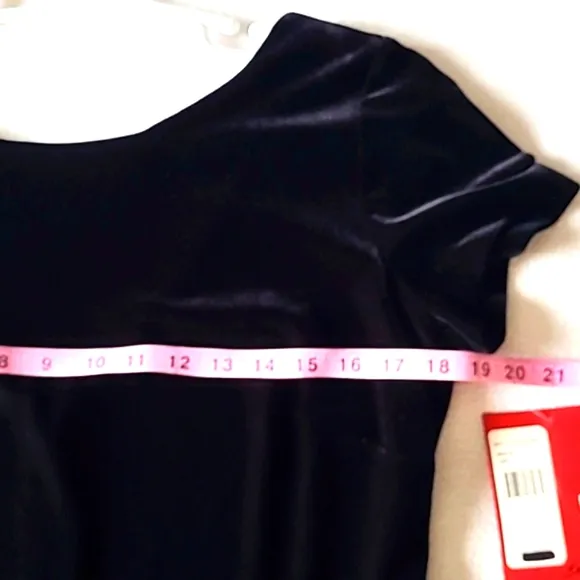 JS Collections Maxi Dress. Size 12. Black Velvet Satin. Short Sleeve. NWT.