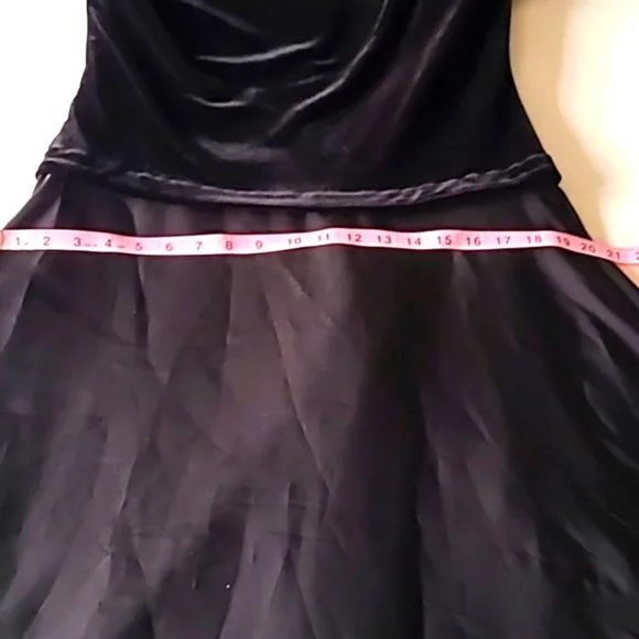 JS Collections Maxi Dress. Size 12. Black Velvet Satin. Short Sleeve. NWT.
