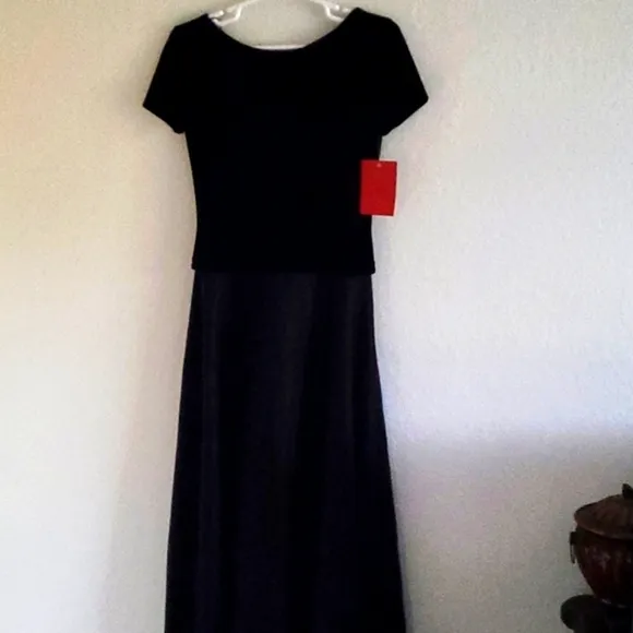 JS Collections Maxi Dress. Size 12. Black Velvet Satin. Short Sleeve. NWT.