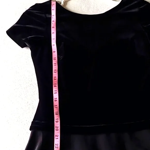 JS Collections Maxi Dress. Size 12. Black Velvet Satin. Short Sleeve. NWT.