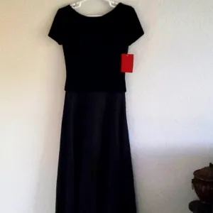 JS Collections Maxi Dress. Size 12. Black Velvet Satin. Short Sleeve. NWT.