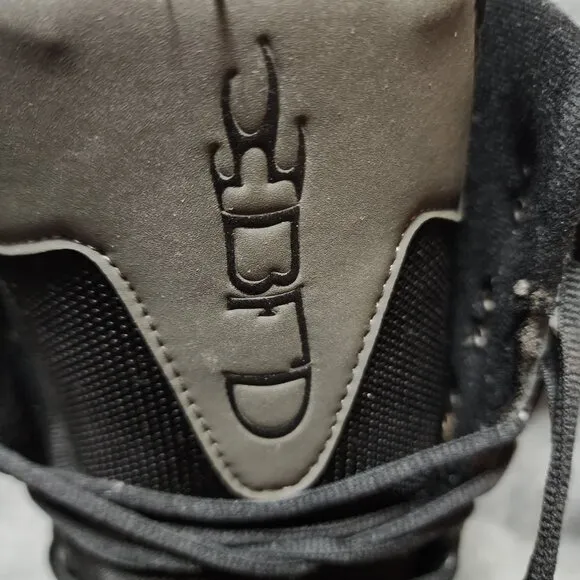 Junior Size 6 BFD Gray 100gm Thinsulate Snowboard Boots