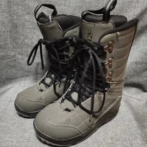 Junior Size 6 BFD Gray 100gm Thinsulate Snowboard Boots