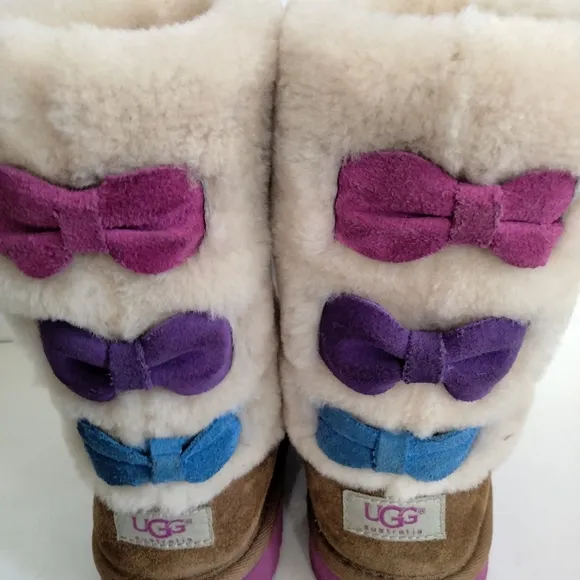 K MALENA UGGS boots bow size 4