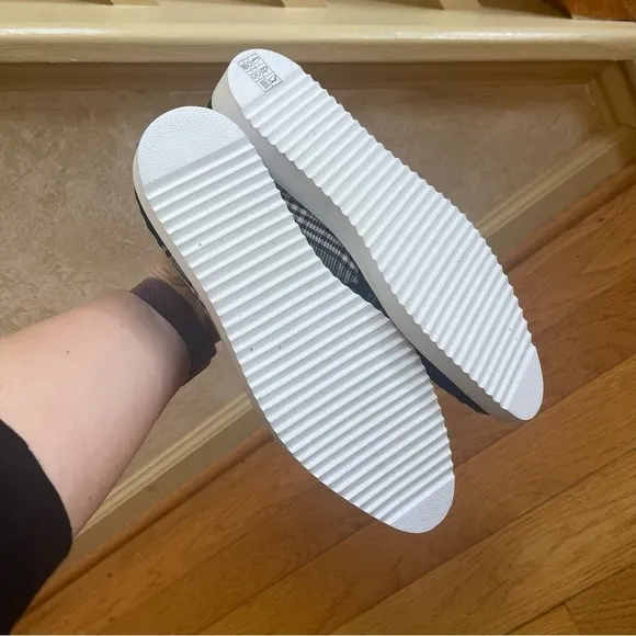 Karl Lagerfeld Paris CARLYN Plaid Slip On Sneaker Lace embroidered casual Sz 8