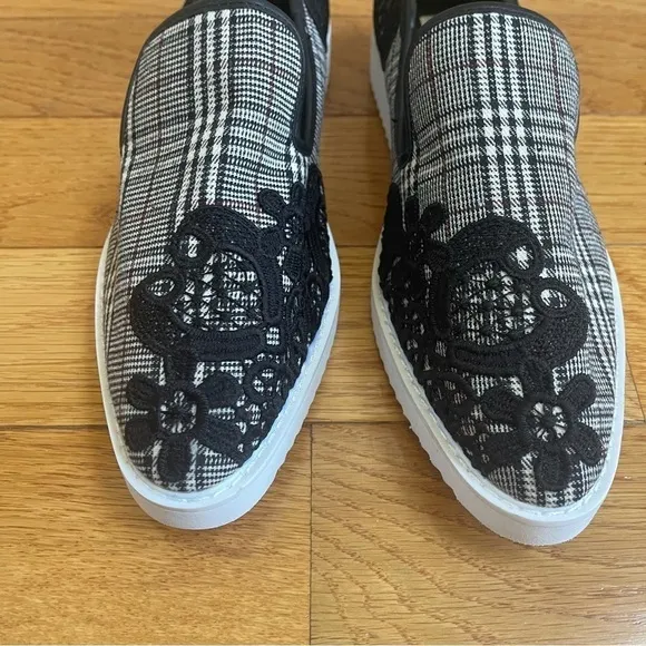 Karl Lagerfeld Paris CARLYN Plaid Slip On Sneaker Lace embroidered casual Sz 8