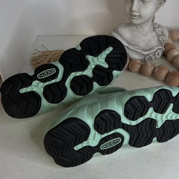 KEEN Hypowser Wrap Shoes Sz 8  Granite Green