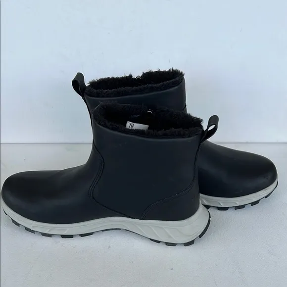 Khombu Sienna Women's All-Weather Boot Faux Fur, Memory Foam &amp; Repels Water Sz 7
