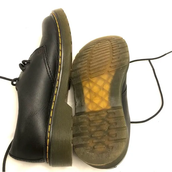 Kid’s Dr. Martens Oxford Shoes sz 2