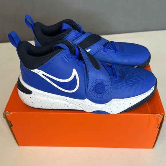 Kids Nike Team Hustle Blue Basketball Shoes Size 6