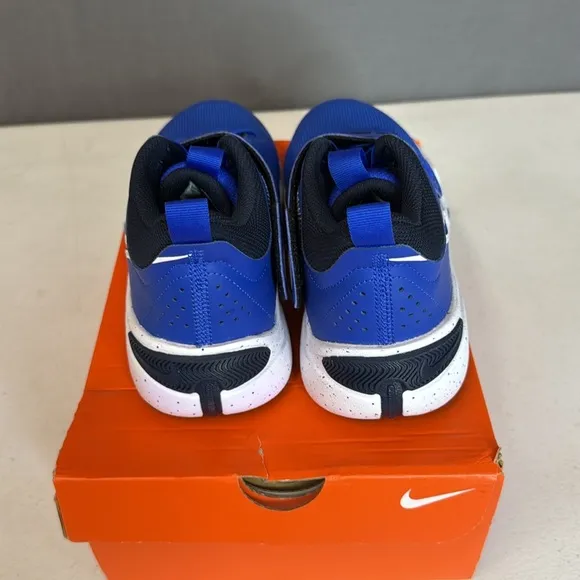 Kids Nike Team Hustle Blue Basketball Shoes Size 6