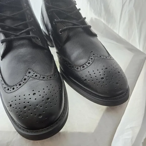 La Milano Wingtip Boots