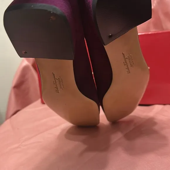 Ladies brand new authentic in box Salvatore Ferragamo shoes 8 1/2 AAAA