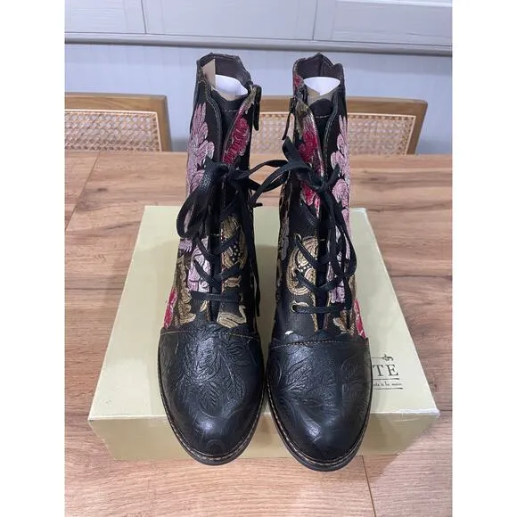 L'Artiste Siren Black Boots Leather Size 9.5/10 US 41 EU NIB Embroidered Lace-Up