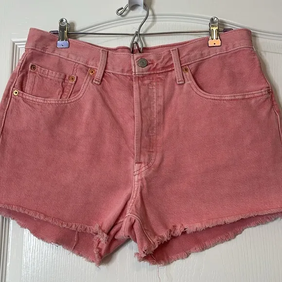 Levi’s 501 Original Denim Shorts Pink. Size 31 / 12
