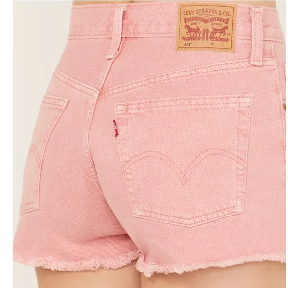 Levi’s 501 Original Denim Shorts Pink. Size 31 / 12