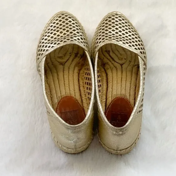 Like New Gold Frye Lee A Line Perf Shoes, size 7