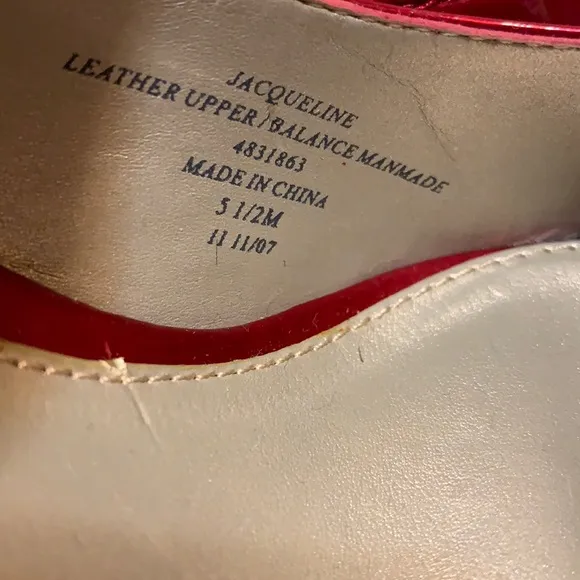 LIZ CLAIBORNE CANDY APPLE RED HOLIDAY HEELS PATENT LEATHER  5.5 M NEW POPPY