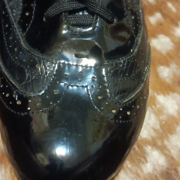 Louis Vuitton Burgundy Patent Leather Lace-Up Wingtip Flats Shoes, Size 9
