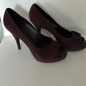 Louis Vuitton Chelsea Open Toe pump vintage