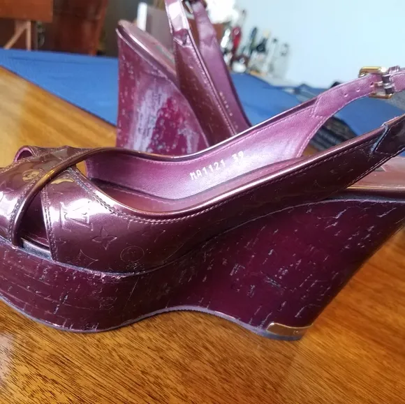 Louis Vuitton Women Purple Amarante Patent Vernis Pantheon Shoes Sz. Eur.39