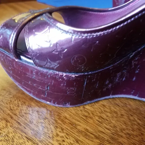 Louis Vuitton Women Purple Amarante Patent Vernis Pantheon Shoes Sz. Eur.39