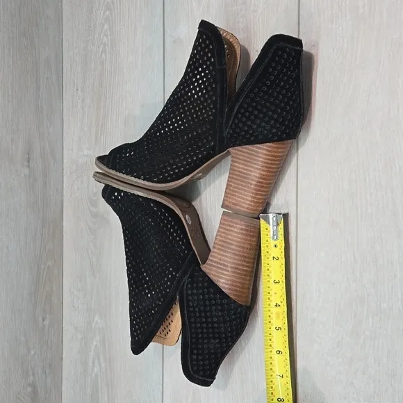 Lucky Brand Women Larise Cut Out Side Heels Open Toe shoes boots sz 7.5M