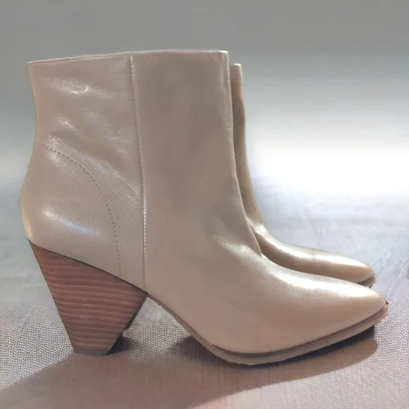 Lucky Brand Women's Munise Leather Memory Foam Pointy Toe Ankle Boots NWOB 8.5M