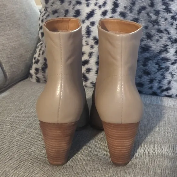 Lucky Brand Women's Munise Leather Memory Foam Pointy Toe Ankle Boots NWOB 8.5M