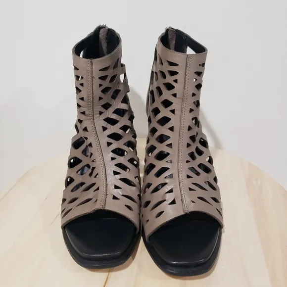 M4DE Chic Cutout Heeled Sandals Sz 8 Taupe Heel Open Toe Ankle Bootie