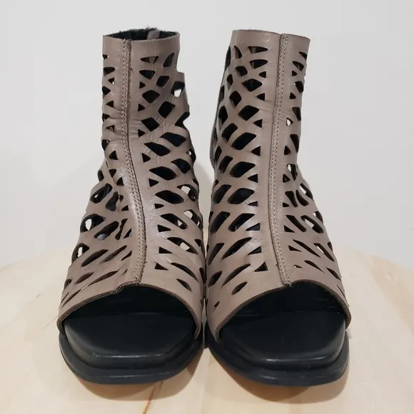 M4DE Chic Cutout Heeled Sandals Sz 8 Taupe Heel Open Toe Ankle Bootie