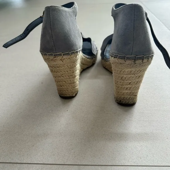 Marc Fisher Kandria Blue Suede Ruffle Open Toe Wedge Espadrille Sandals Size 8.5