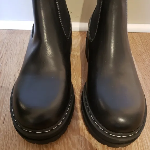 Marc Fisher Patrick lug sole booties in black women's shoes size 6