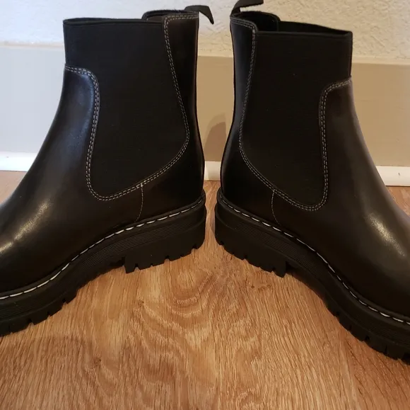 Marc Fisher Patrick lug sole booties in black women's shoes size 6