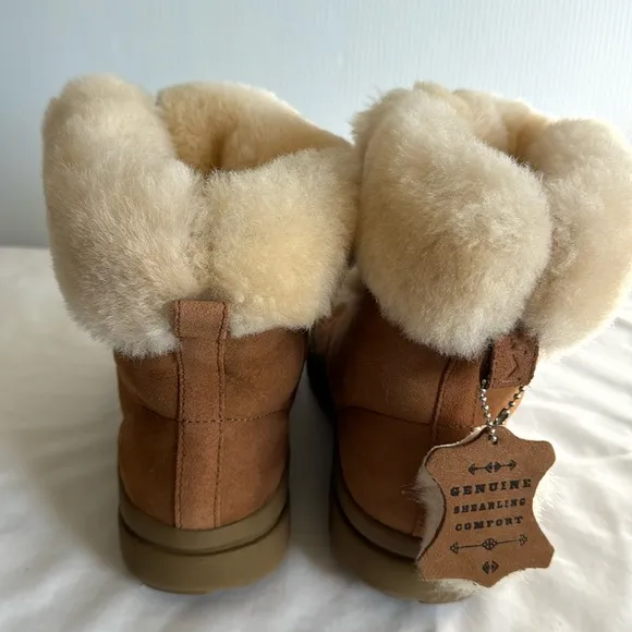 Mark Nason Apres - Sherpa lined, lace up tan boots.  Women’s size 7