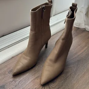Massimo Dutti Boots 37