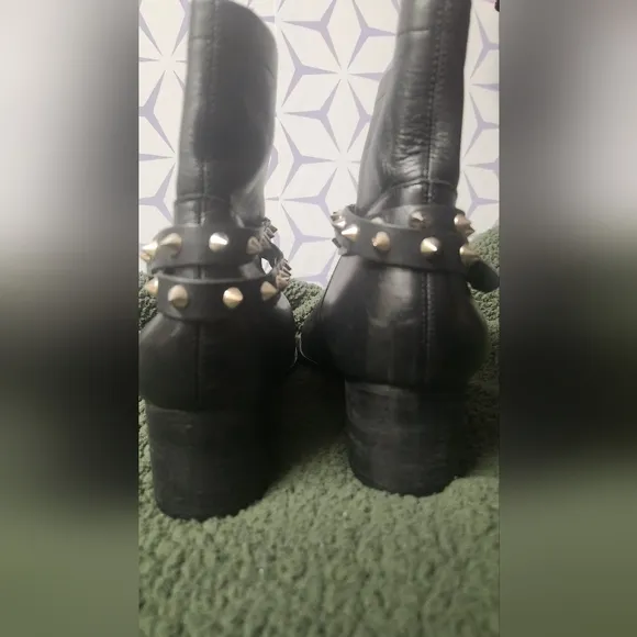 Matisse Women's Rocker Studded Black Ankle Boots Size 8.5 Amazing Condition!!!